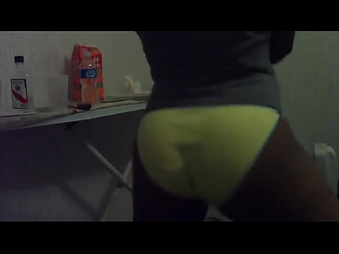 Ebony twerk in panties