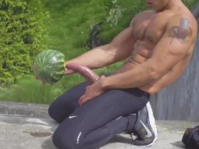 Bear B. reccomend str8 boys fucking watermelons