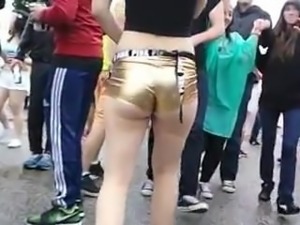 Tator T. reccomend golden shorts exposing cheek walking
