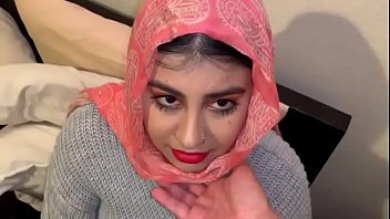 Hijab deepthroat mouth snap