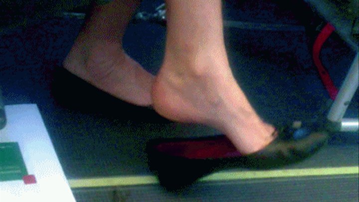 Incredibly sexy asian shoeplay dangling feet