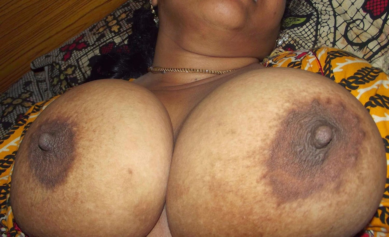 Rooster reccomend indian aunty removing blouse suck boobs
