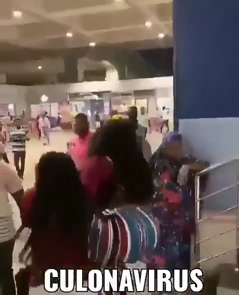 best of Disimuladamente mujer verga metro toca pasajero