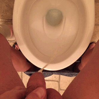Versace reccomend ebony babe pissing toilet