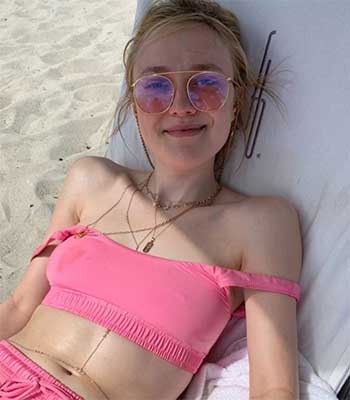 Meganqt sunbathing pink bikini