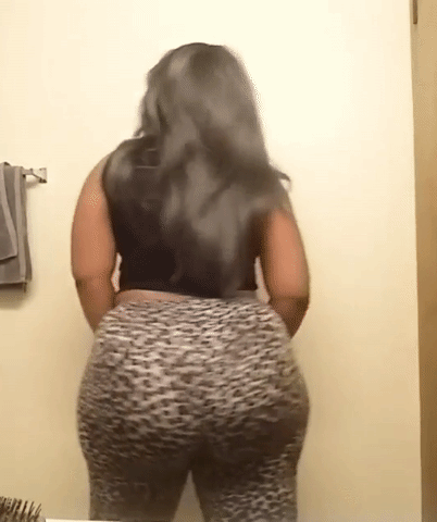 Booty clapping pussy stretching