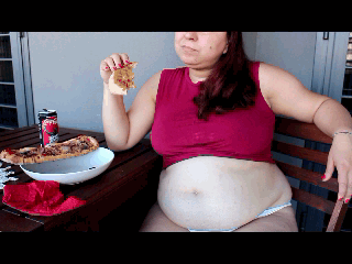 Belly focused eating lunch
