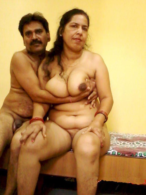 Indian aunty showing pussy bigboobs