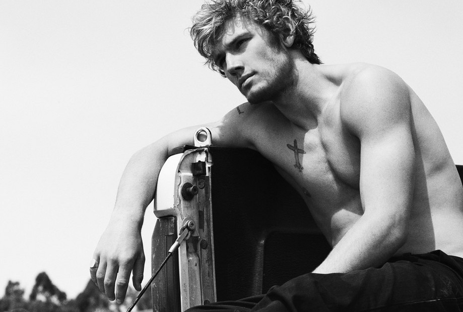 Esquiare recommendet flashing alex male celebrity gorgeous pettyfer