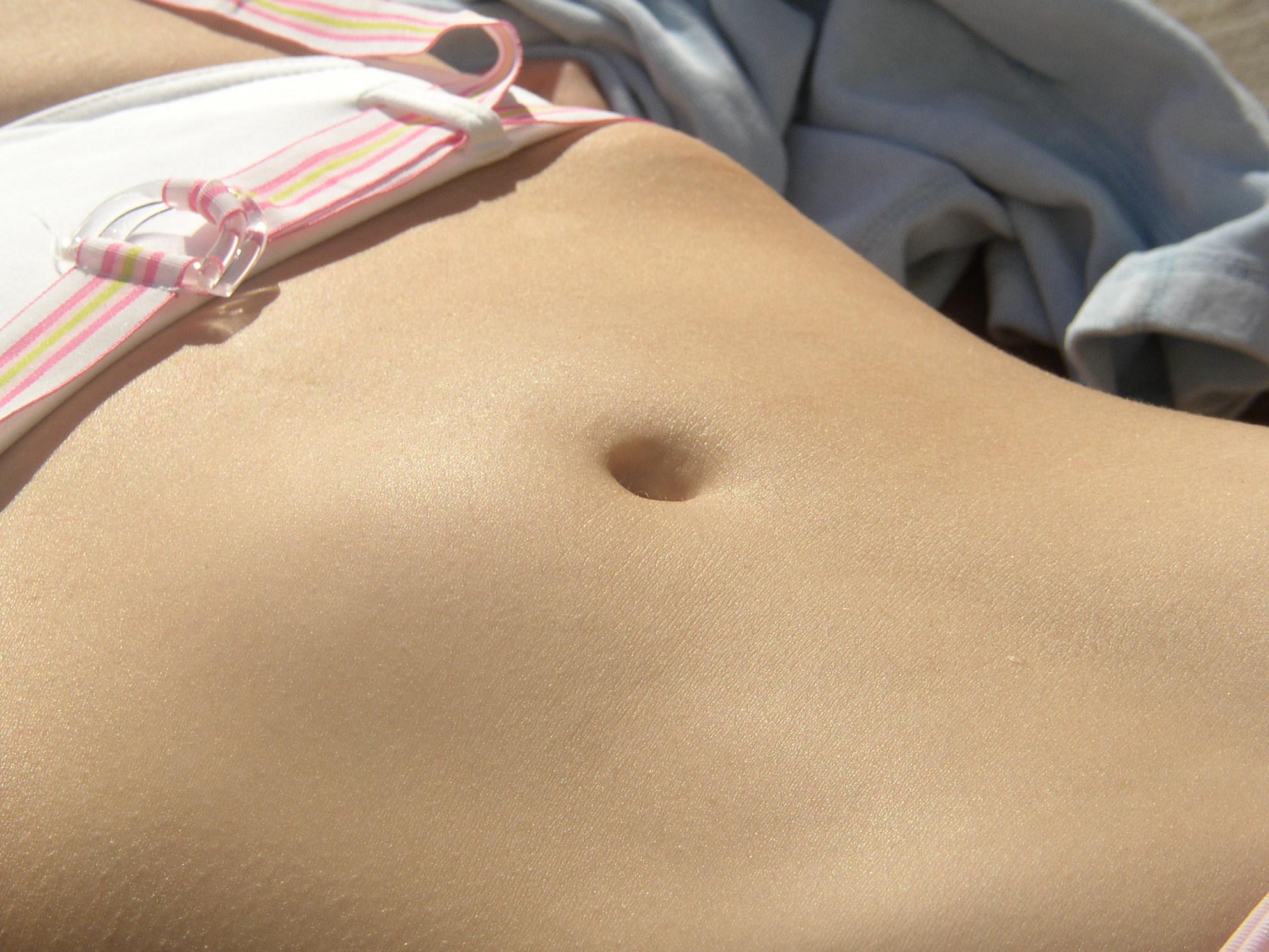 Green T. reccomend summer belly button tickle