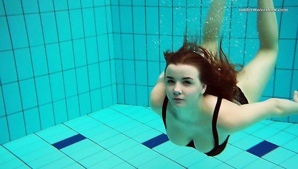 Zelda recommendet underwater babe with strips swim naked